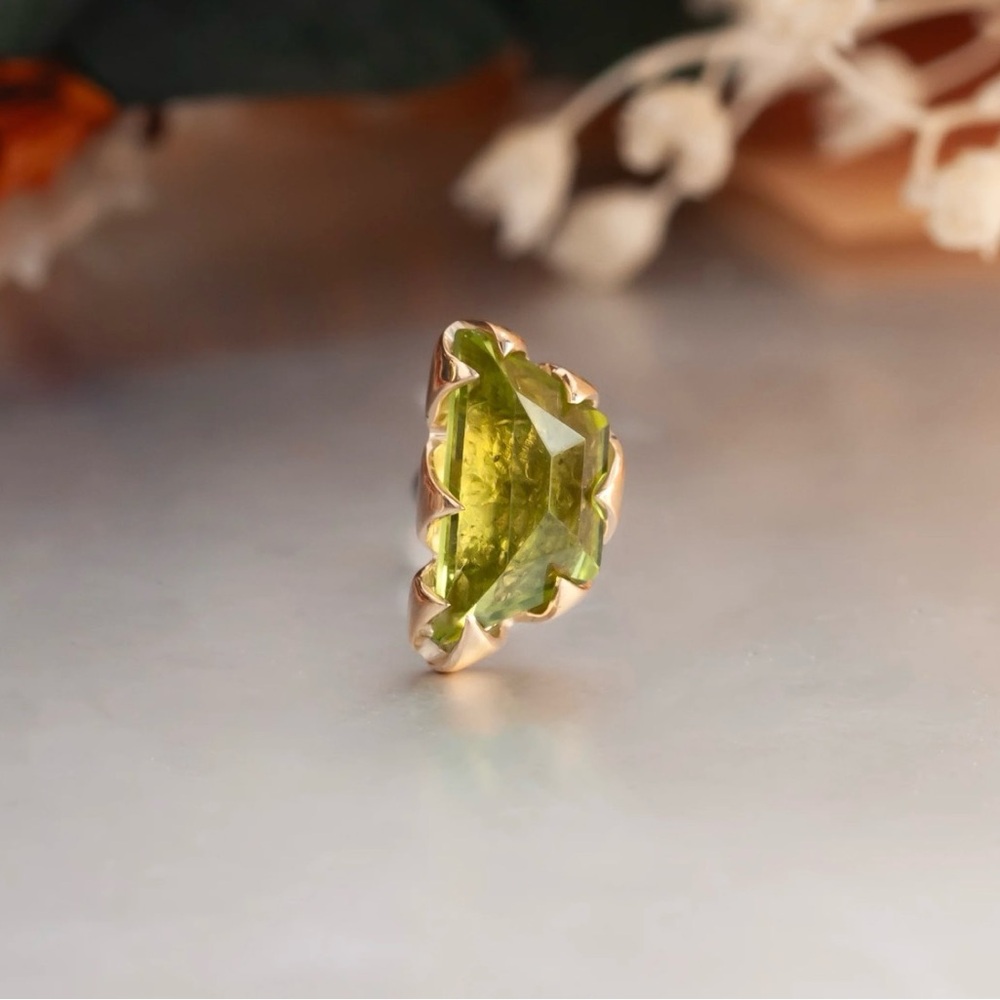 Green Gemstone Statement Ring - Women's Fashion Jewelry